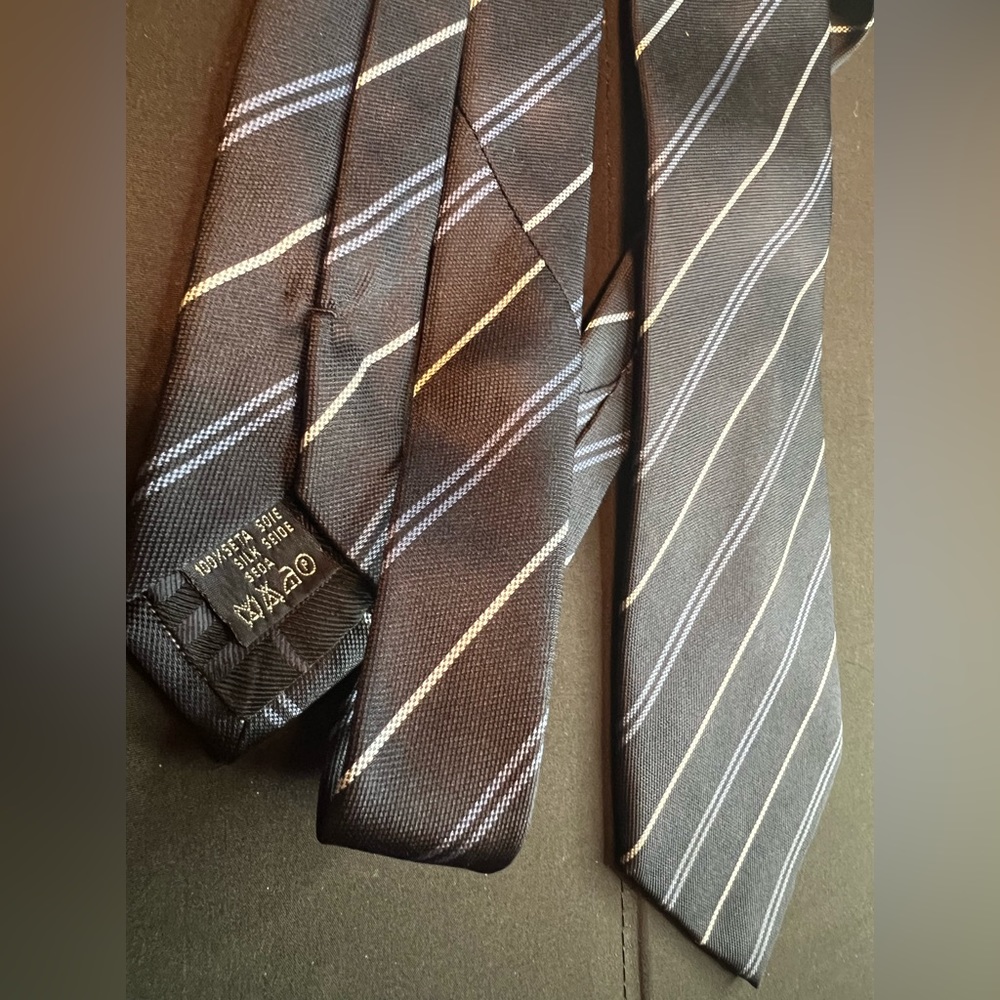 Authentic Burberry tie - Picture 3 of 6